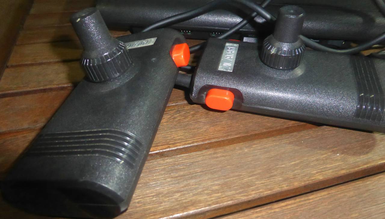 Atari2800-mandos-alboran70.jpg
